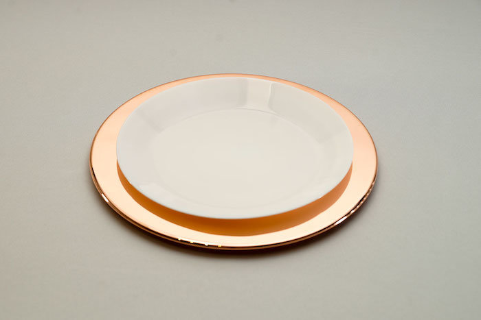 Platzteller In Gold Rose Gold Und Silber Glanzend Mieten Fur Hochzeit