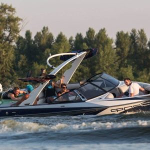 speedboot sped boat boot wakeboard wakesurf kiew kiev kiyv ukraine stag bachelor party bachelorette tour jga junggesellenabschied günstig feiern junggeselle states