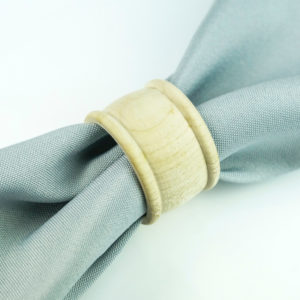 servietten ring ahon serviettenring für stoffservietten aus hellem holz für hochzeit mieten beim deko verleih