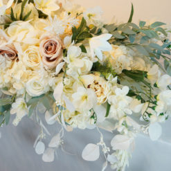 Blumengesteck für Brautpaartisch mieten und leihen in weiss altrosa und grün 1